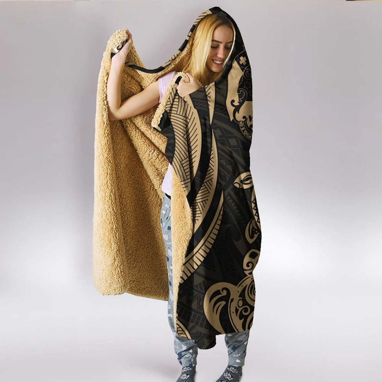 Tonga Hooded Blanket - Gold Tentacle Turtle 2