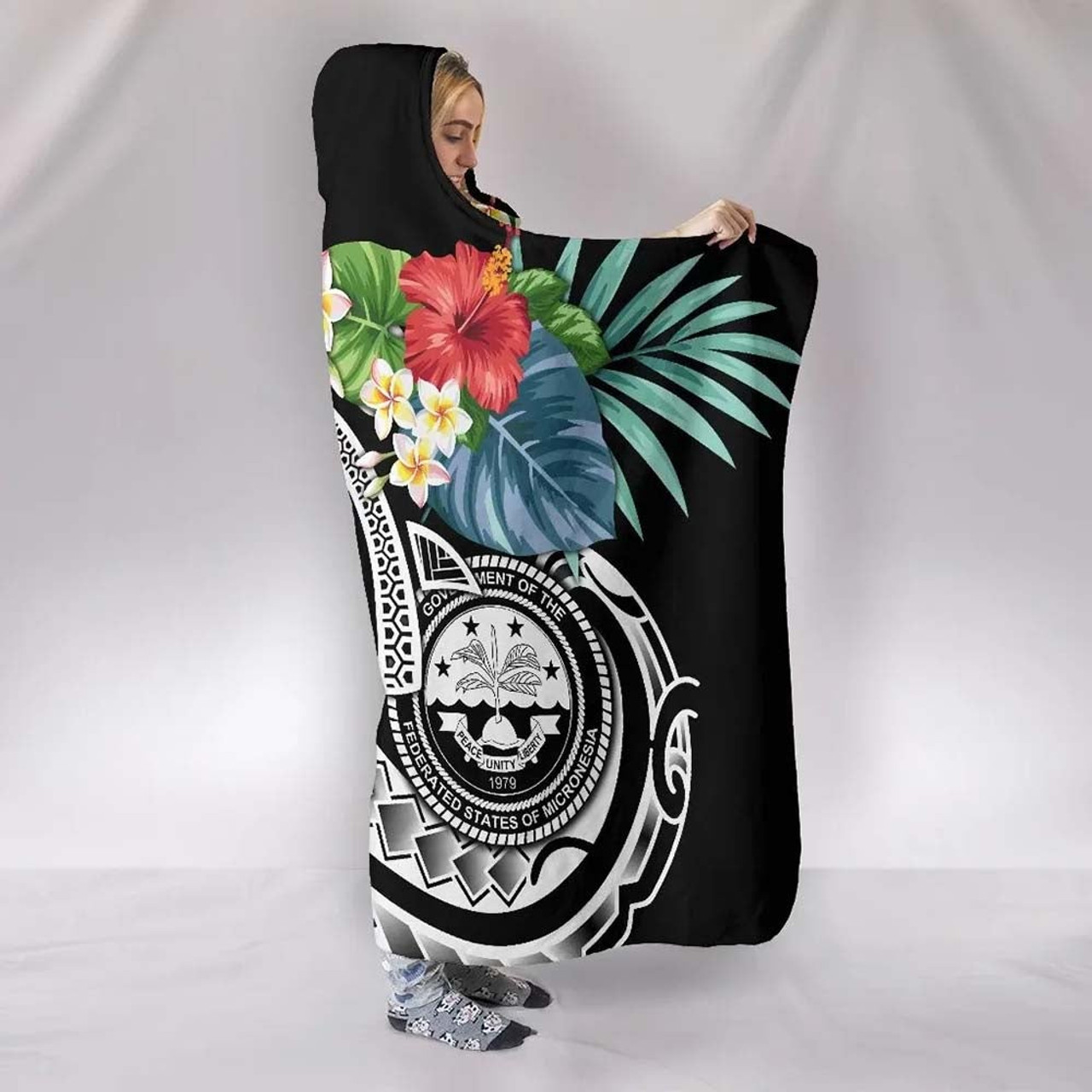 Federated States Of Micronesia Polynesian Hooded Blanket - Summer Plumeria (Black) 2