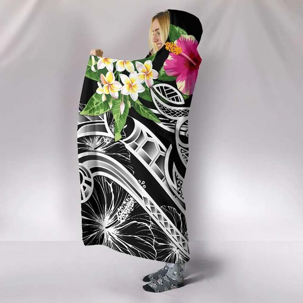 Federated States Of Micronesia Polynesian Hooded Blanket - Summer Plumeria (Black) 4