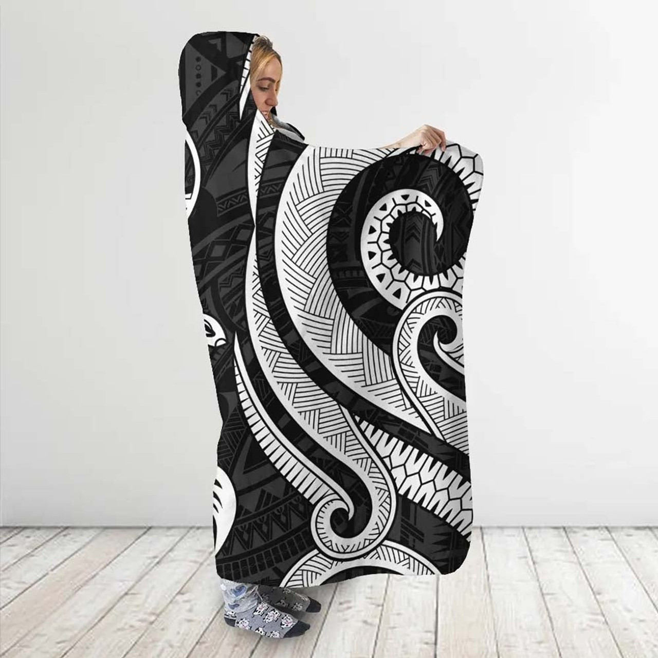 Guam Hooded Blanket - White Tentacle Turtle 2