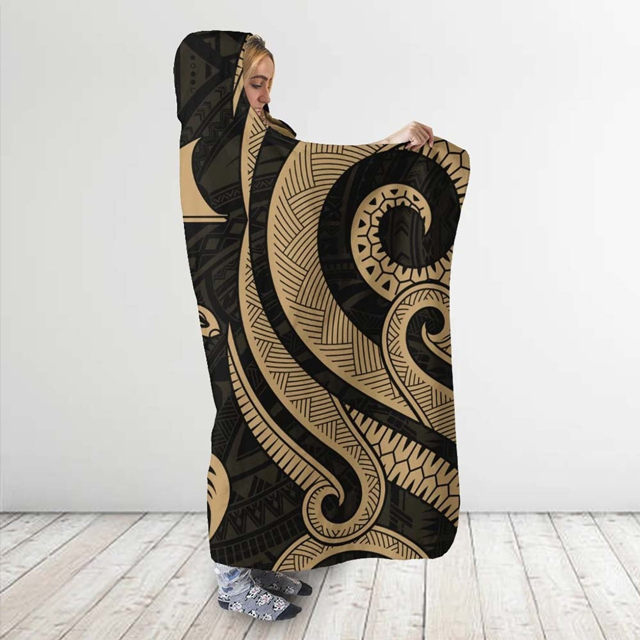 Tokelau Hooded Blanket - Gold Tentacle Turtle 3