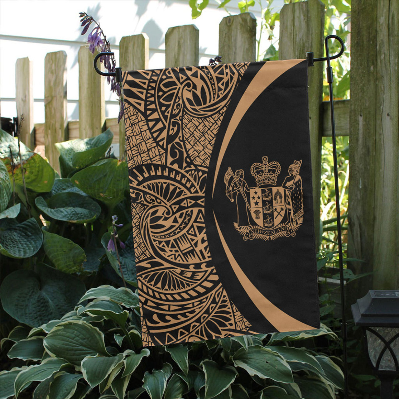 New Zealand Garden Flag Lauhala Circle Gold