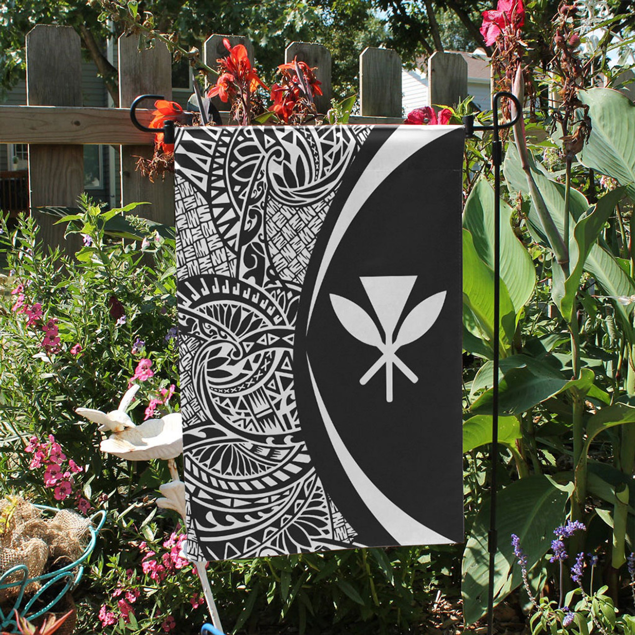 Hawaii Garden Flag Kanaka Lauhala Circle White