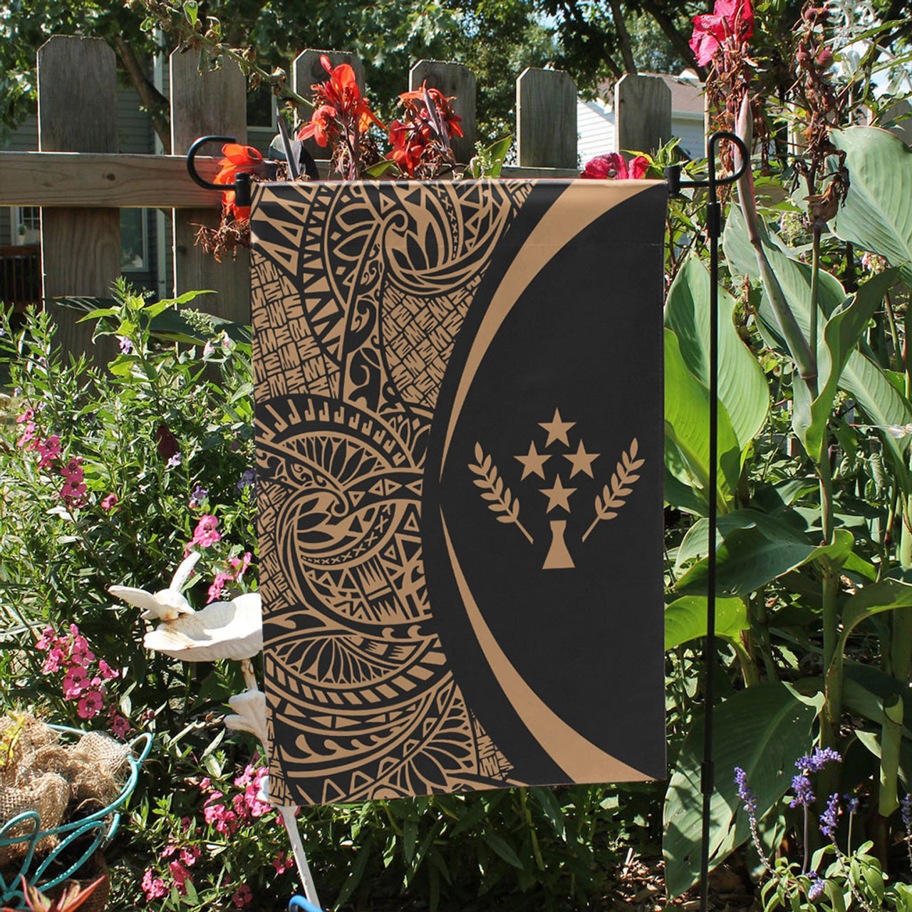 Kosrae Garden Flag Lauhala Circle Gold