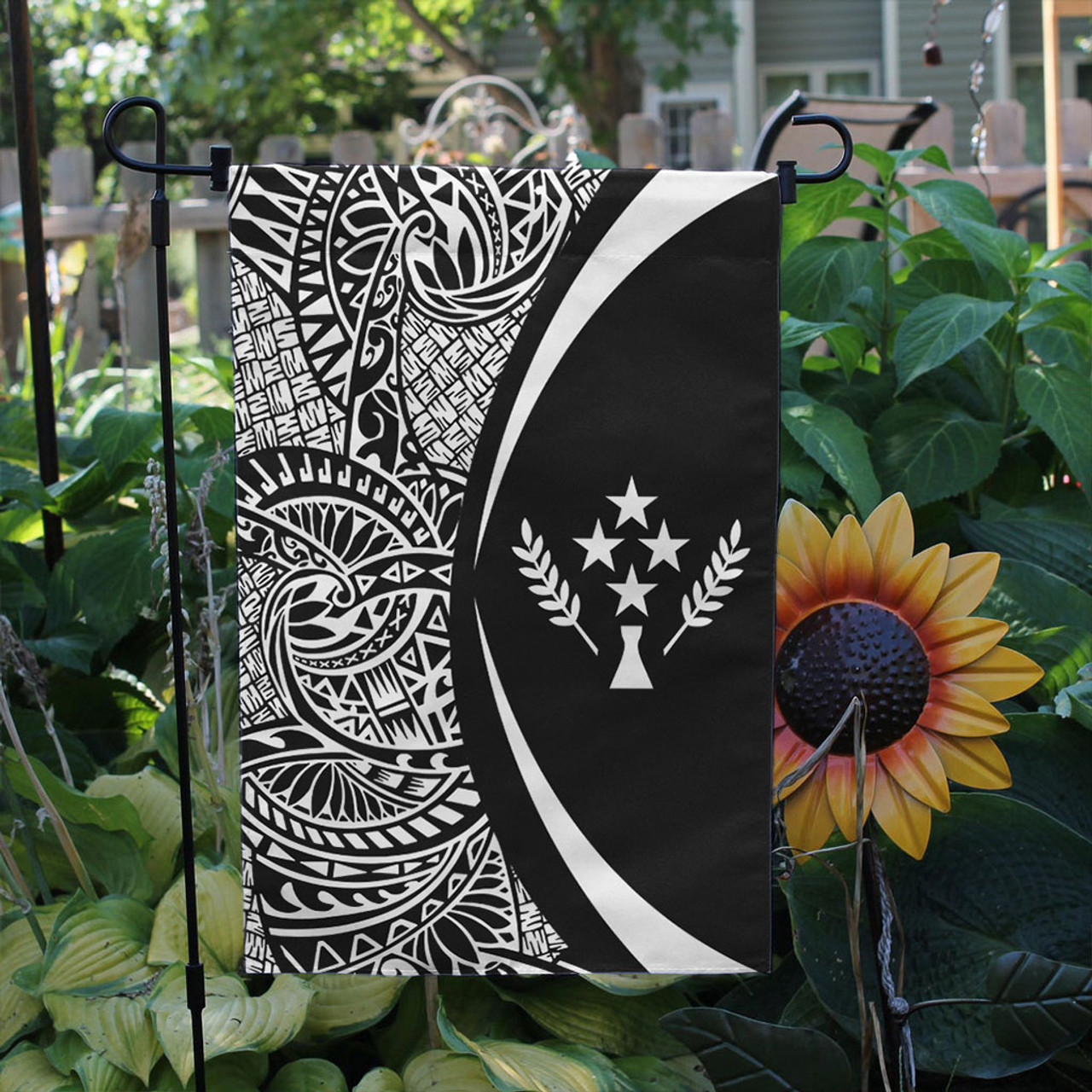 Kosrae Garden Flag Lauhala Circle White