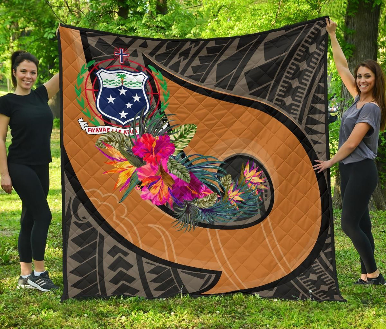 Samoa Premium Quilt - Polynesian Hook And Hibiscus (Nude) 2