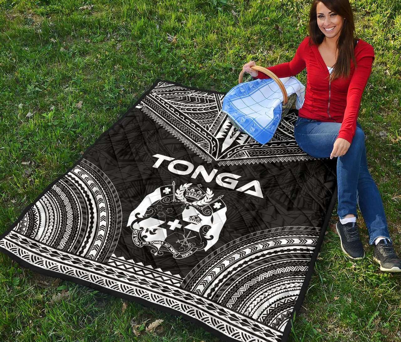 Tonga Premium Quilt - Tonga Coat Of Arms Polynesian Chief Black Version 4