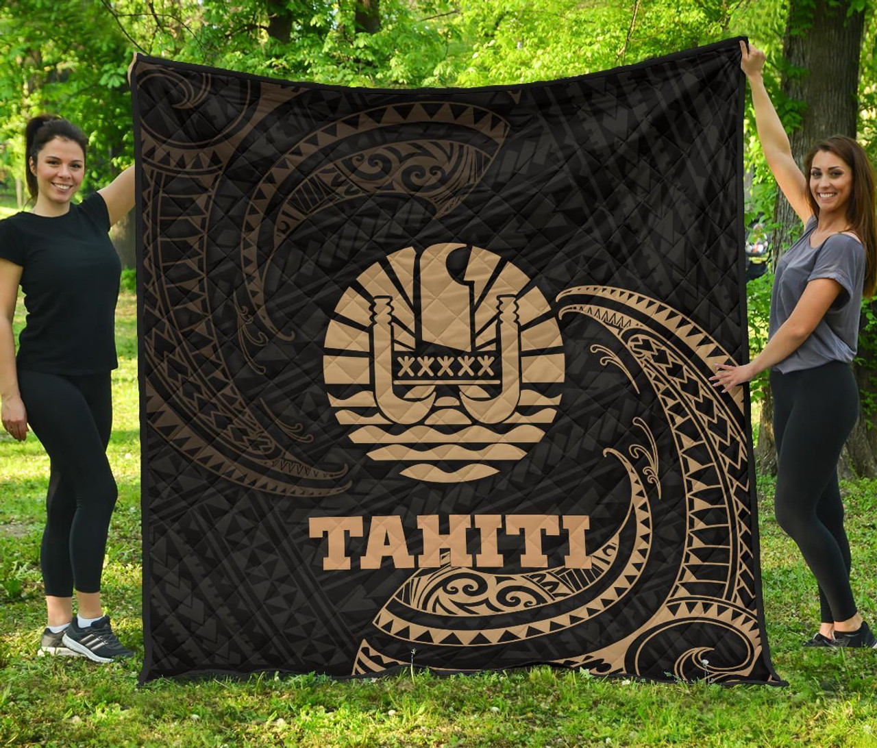 Tahiti Polynesian Premium Quilt - Gold Tribal Wave 2