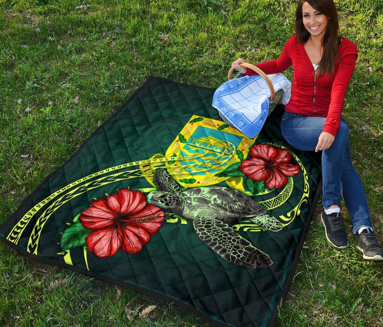 Tuvalu Polynesian Premium Quilt - Green Turtle Hibiscus 6