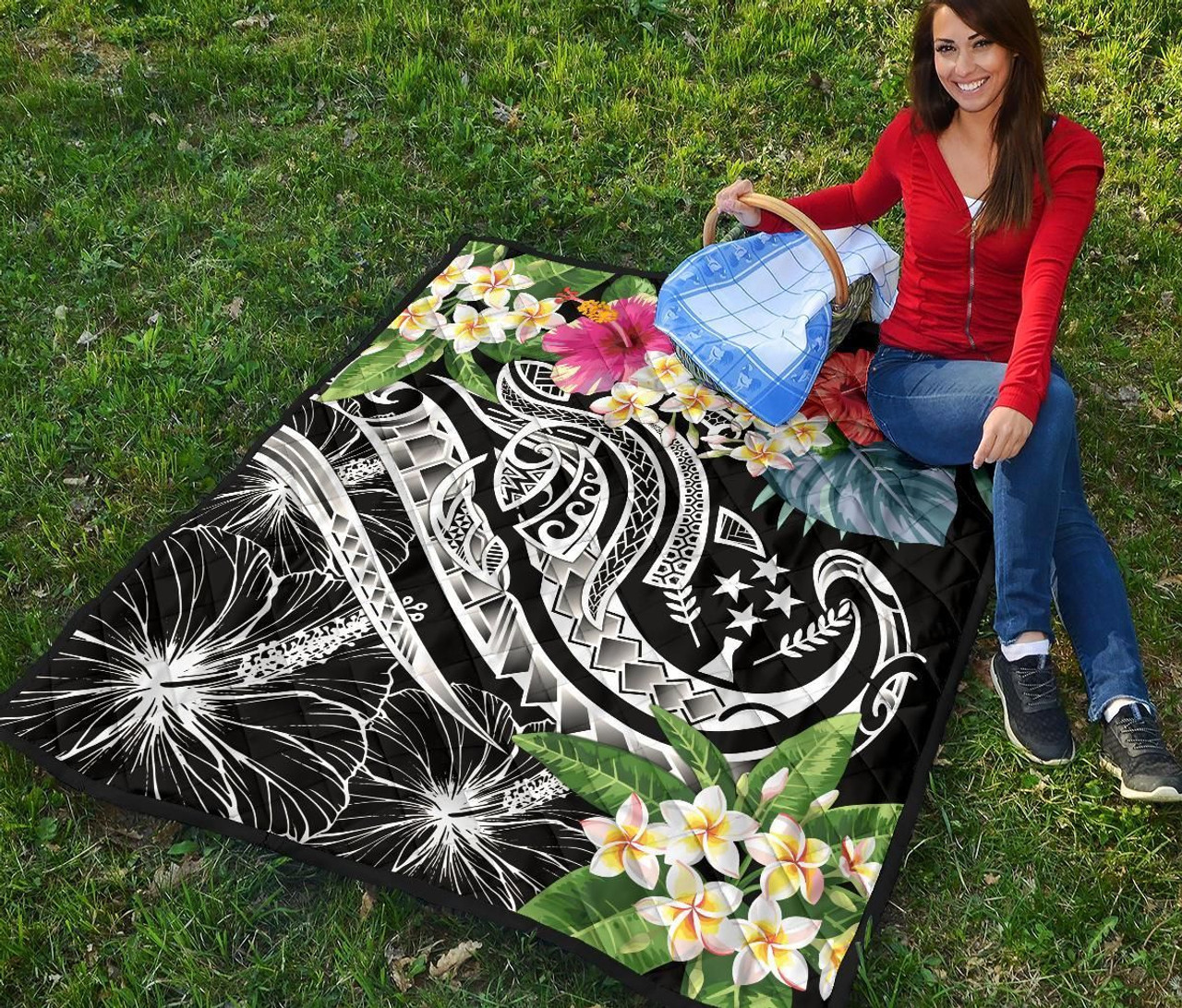 Kosrae Polynesian Premium Quilt - Summer Plumeria (Black) 6