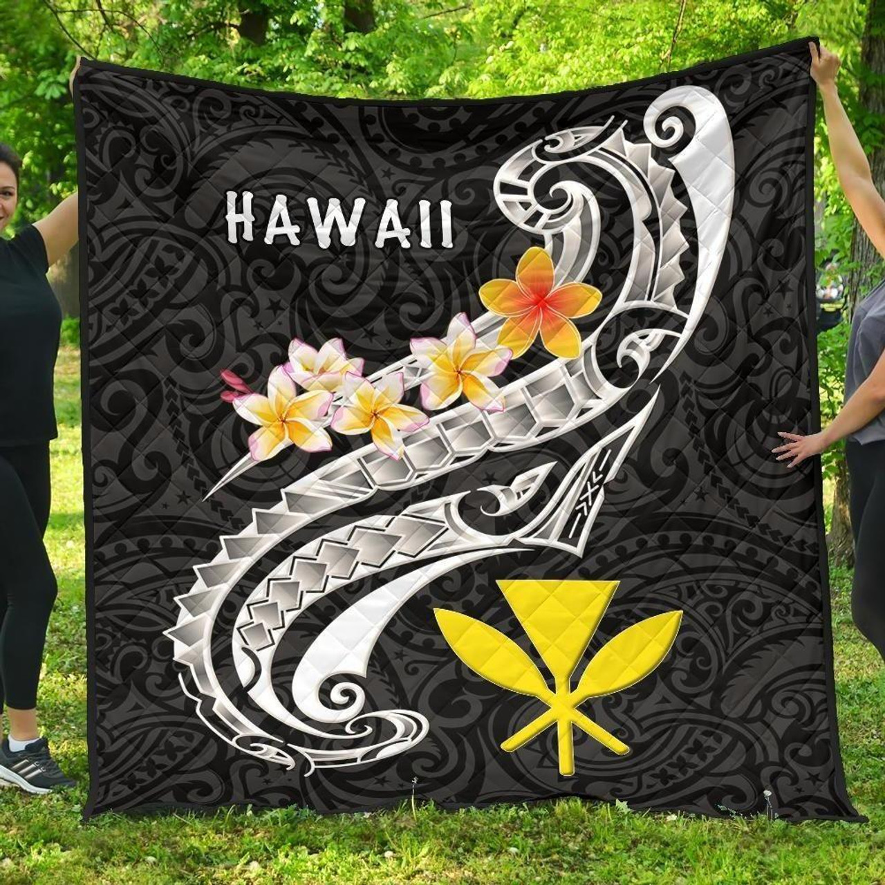 Hawaii Premium Quilt - Kanaka Maoli Polynesian Patterns Plumeria (Black) 1