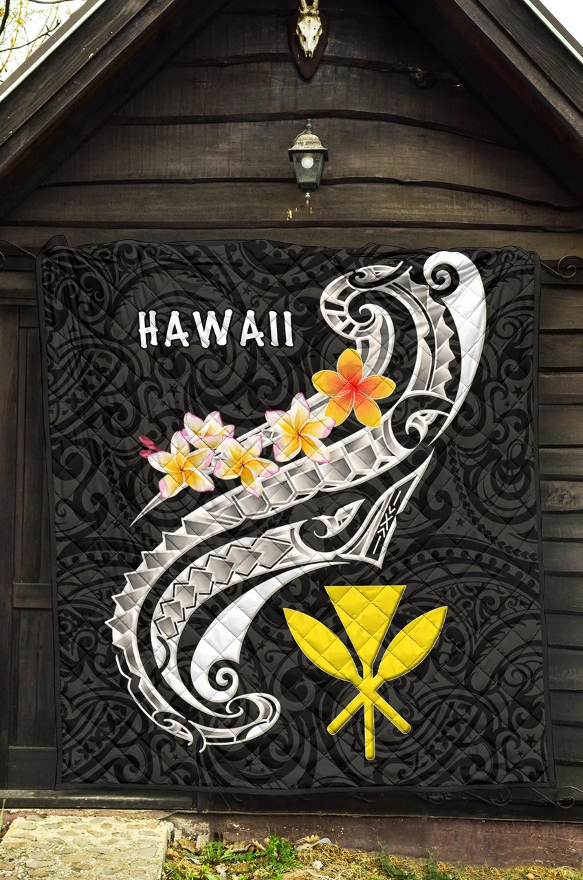 Hawaii Premium Quilt - Kanaka Maoli Polynesian Patterns Plumeria (Black) 5