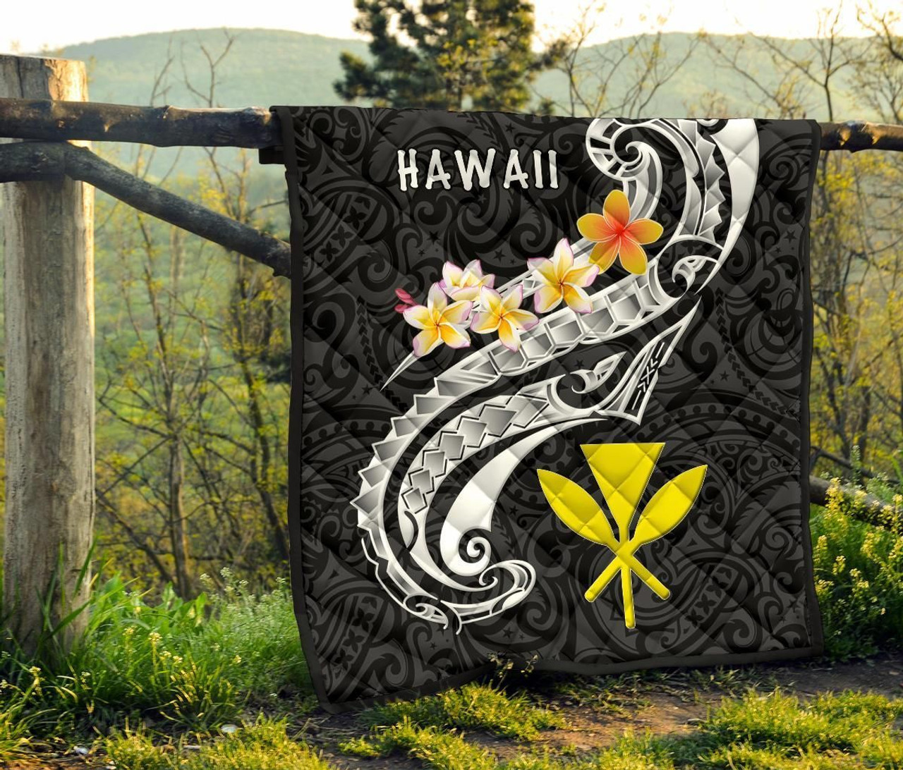 Hawaii Premium Quilt - Kanaka Maoli Polynesian Patterns Plumeria (Black) 8