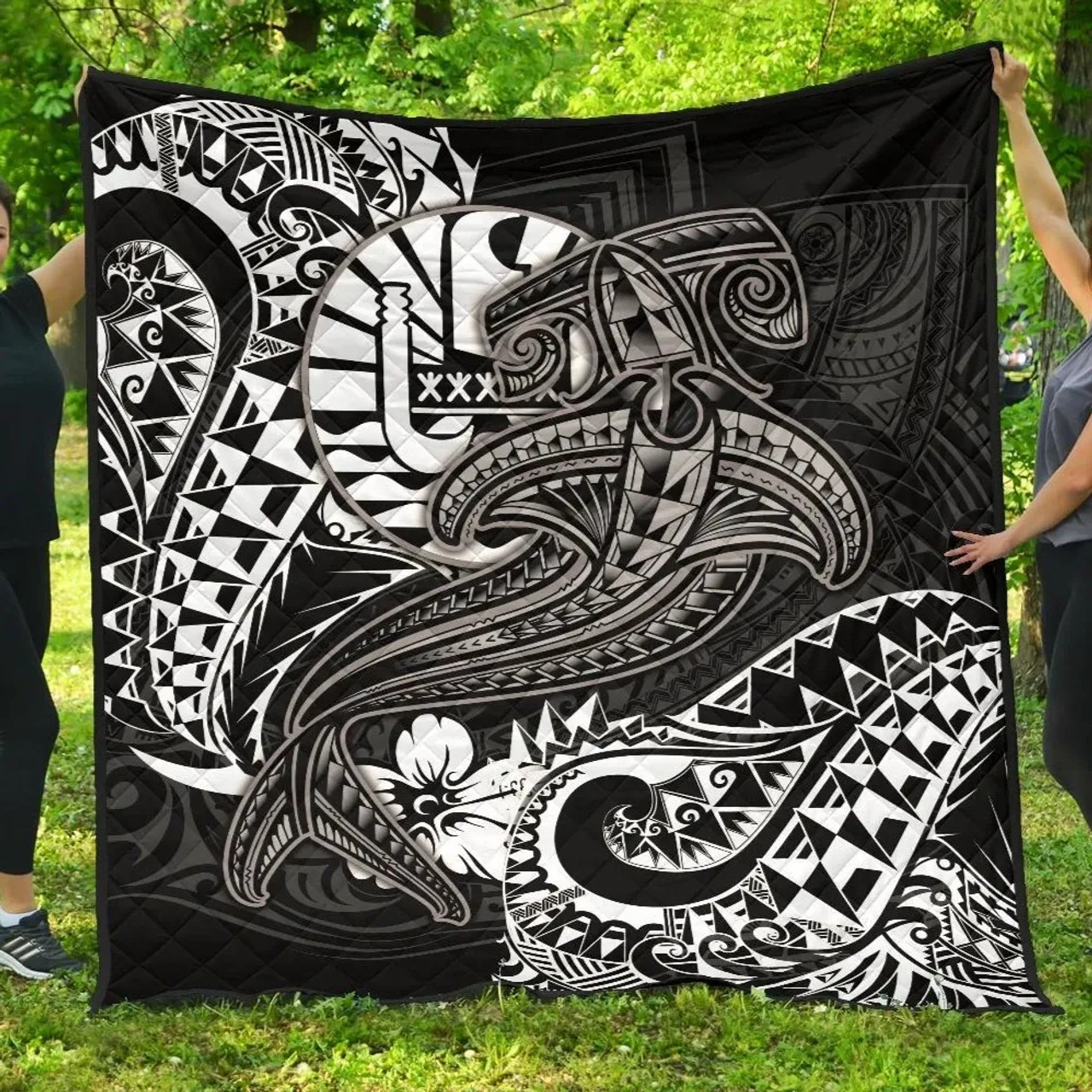 Tahiti Premium Quilt - White Shark Polynesian Tattoo 1