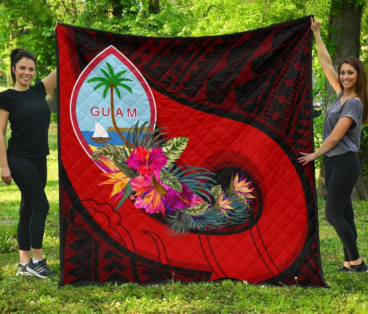 Guam Premium Quilt - Polynesian Hook And Hibiscus (Red) 2