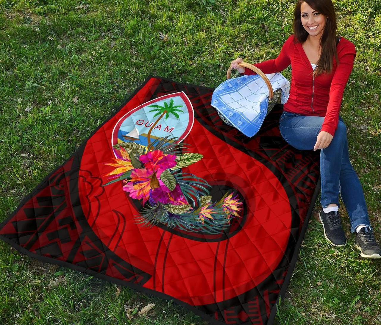 Guam Premium Quilt - Polynesian Hook And Hibiscus (Red) 7