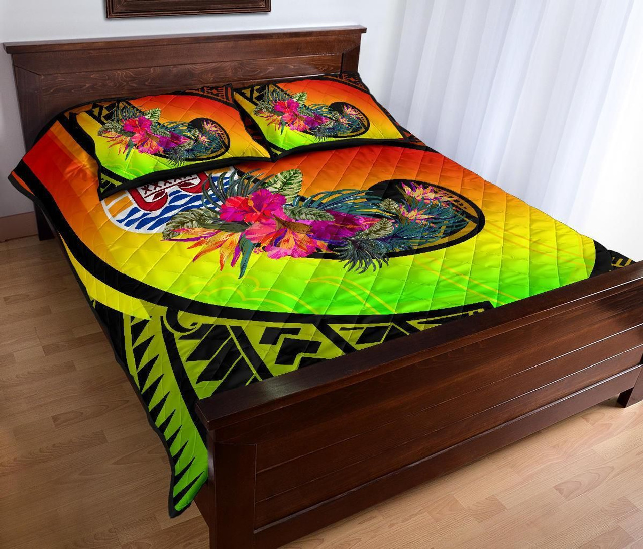 Tahiti Quilt Bed Set - Polynesian Hook And Hibiscus (Raggae) 3