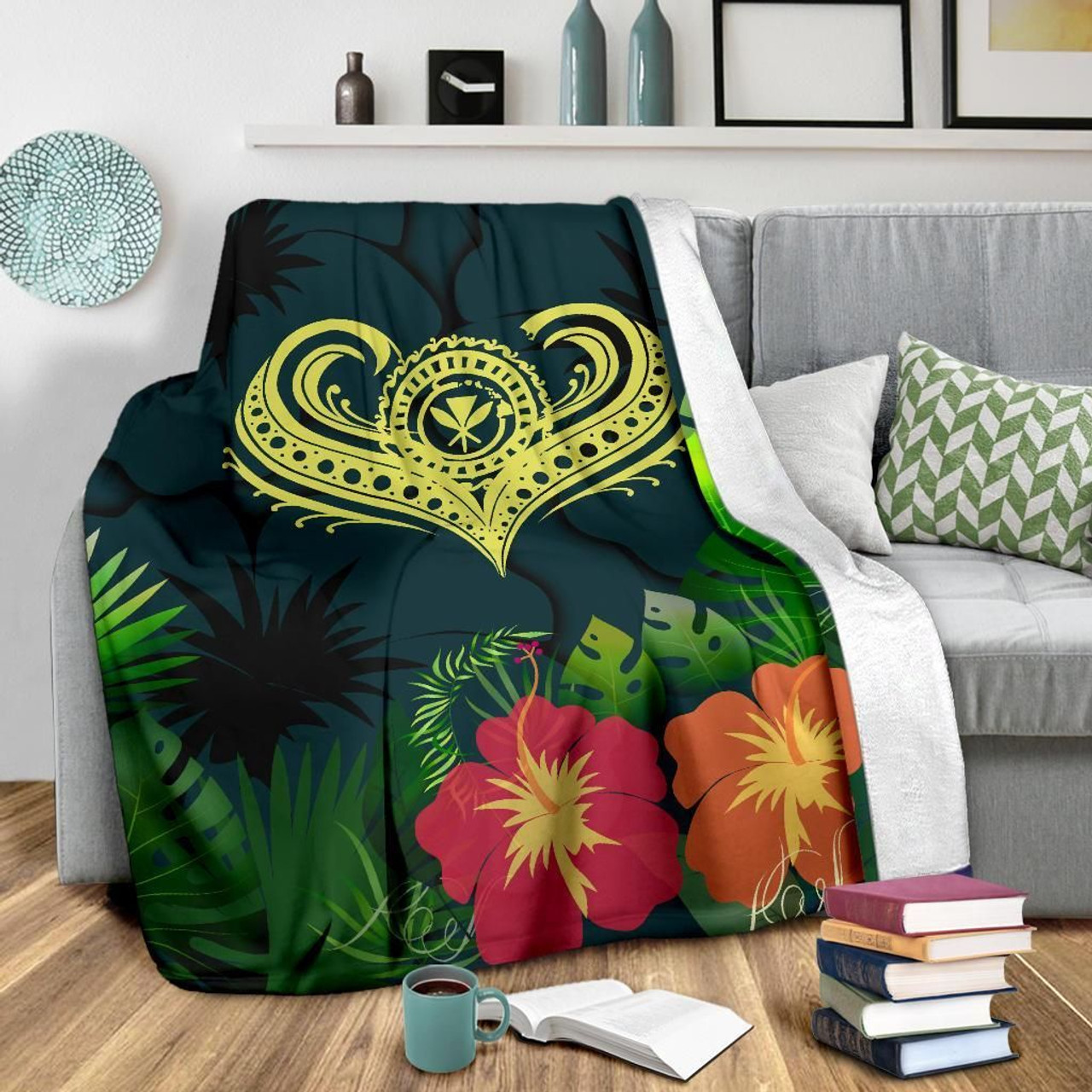 Polynesian Hawaii Kanaka Maoli Premium Blanket - Heart with Hibiscus 5