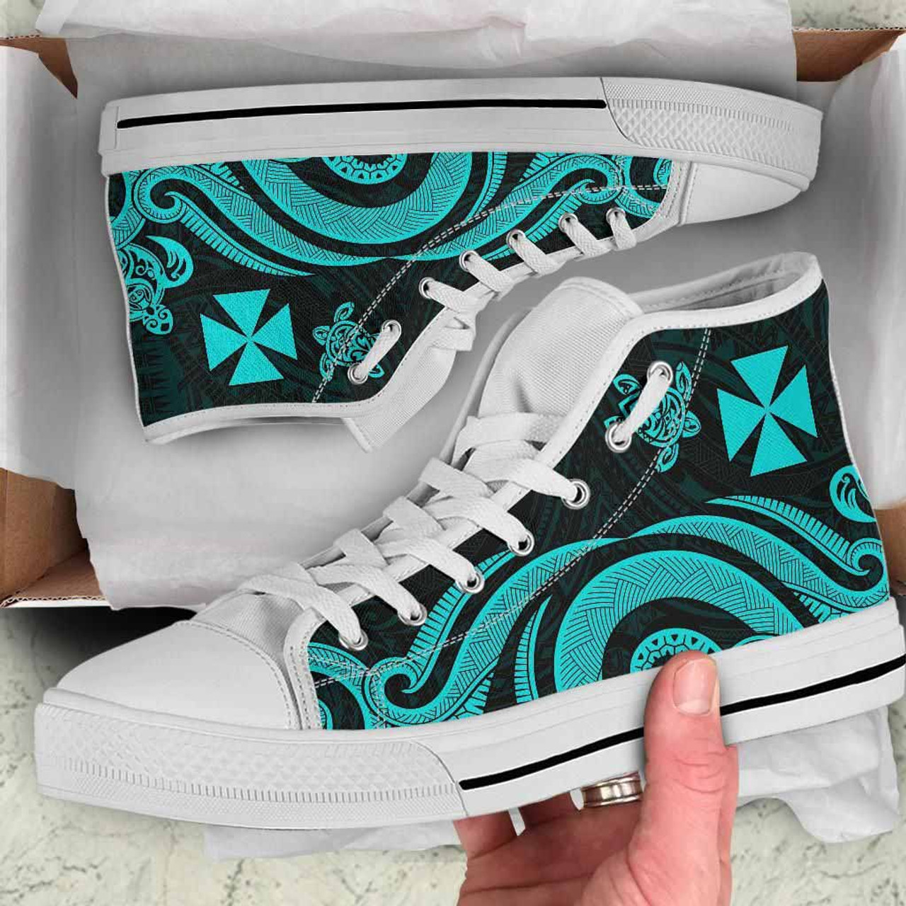 Wallis and Futuna High Top Canvas Shoes - Turquoise Tentacle Turtle 10