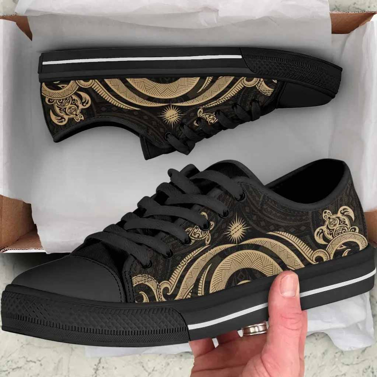 Marshall Islands Low Top Canvas Shoes - Gold Tentacle Turtle 2