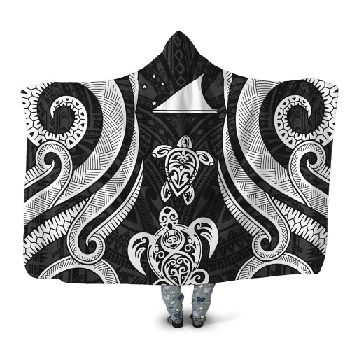 Tokelau Hooded Blanket - White Tentacle Turtle 1