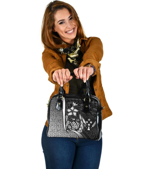 Kosrae Micronesia Shoulder Handbag White - Turtle With Hook 1