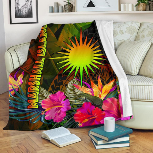 Marshall Islands Polynesian Premium Blanket -  Hibiscus and Banana Leaves 1