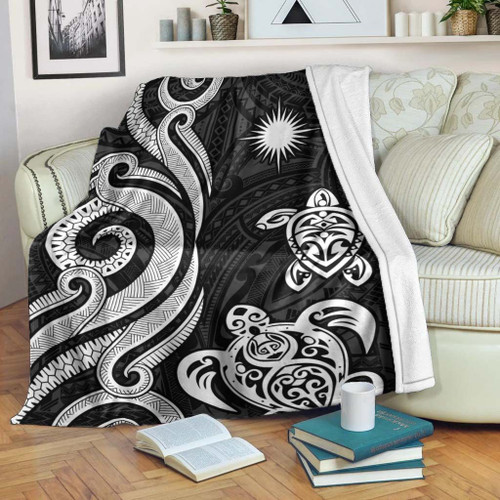 Marshall Islands Premium Blanket - White Tentacle Turtle Crest 1