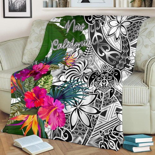 New Caledonia Premium Blanket White - Turtle Plumeria Banana Leaf Crest 1