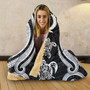 Pohnpei Hooded Blanket - White Tentacle Turtle 2