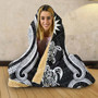 Nauru Hooded Blanket - White Tentacle Turtle 2