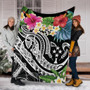 Kosrae Polynesian Premium Blanket - Summer Plumeria (Black) 6