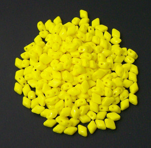 5 Grams of MINI GemDuo 2-Hole Czech Glass 4x6mm Beads - LIMON