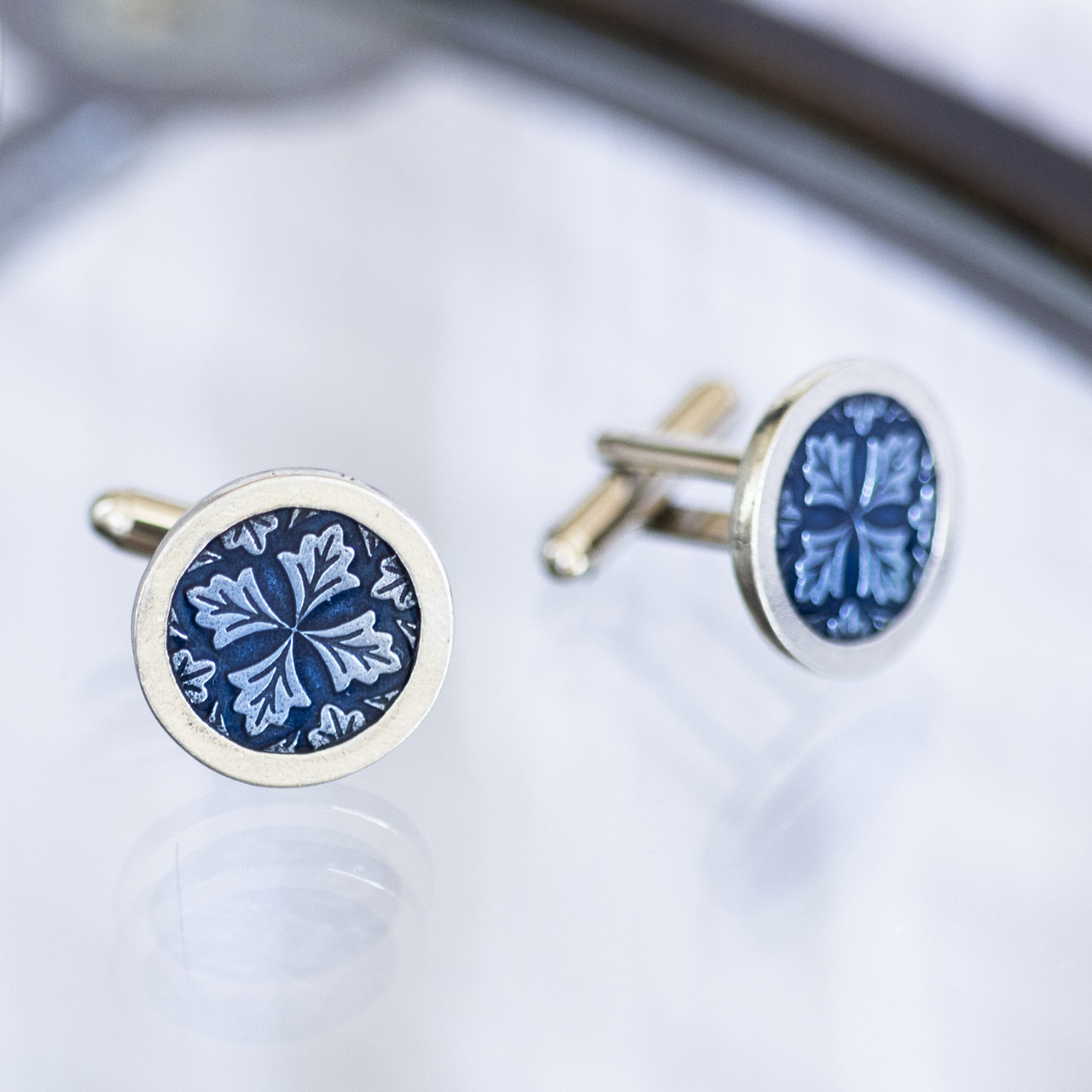 アクセサリー bluefume Leaf Medallion Cufflinks - Danforth Pewter - Made in USA