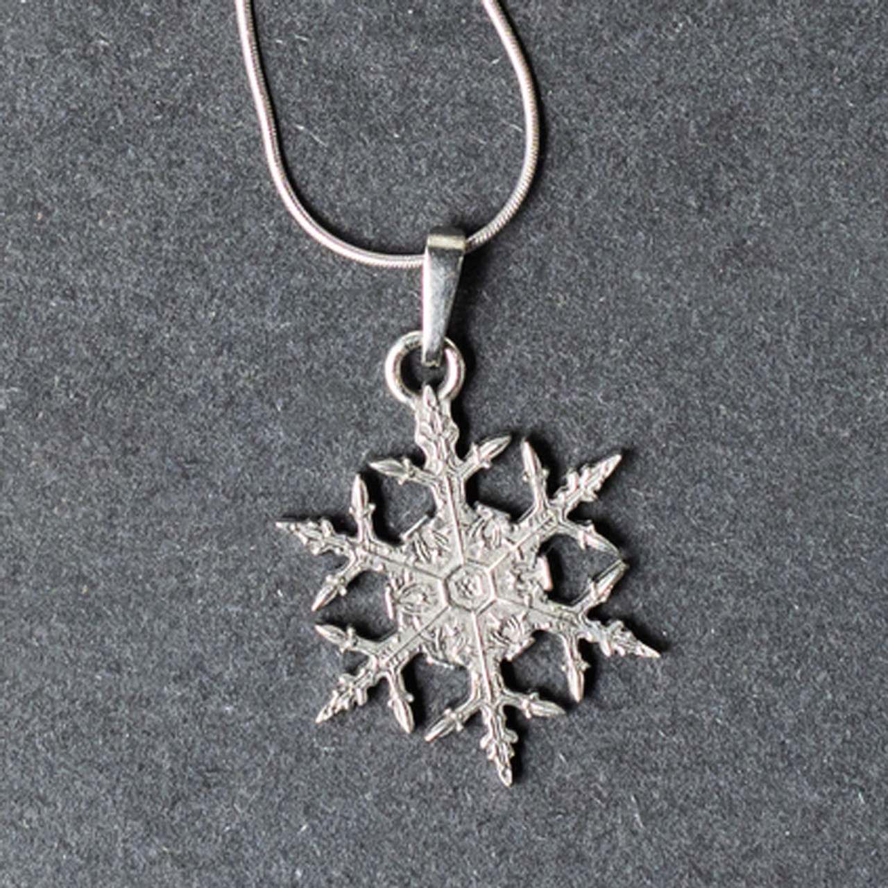 ネックレス・ペンダント FHL Necklace Amazon.com: Deutschland Map Flag Pendant Necklace for Women