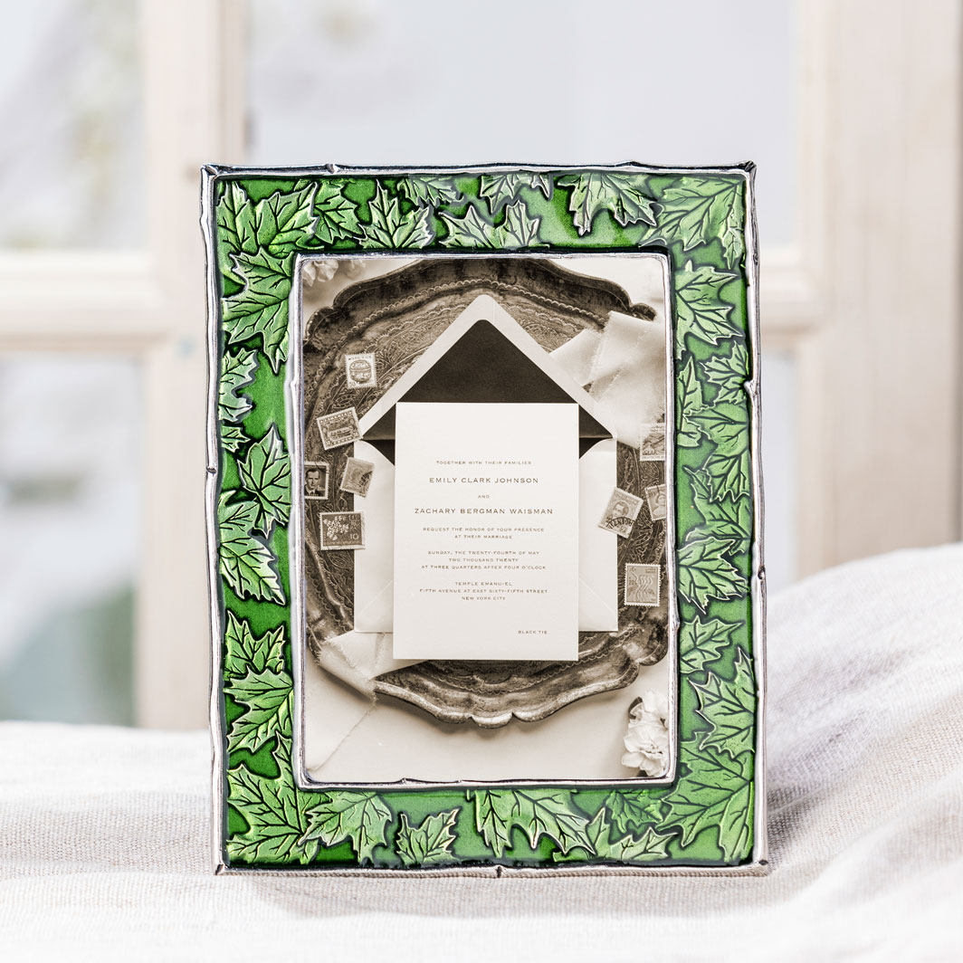 Green picture frame with a maple leaf pattern