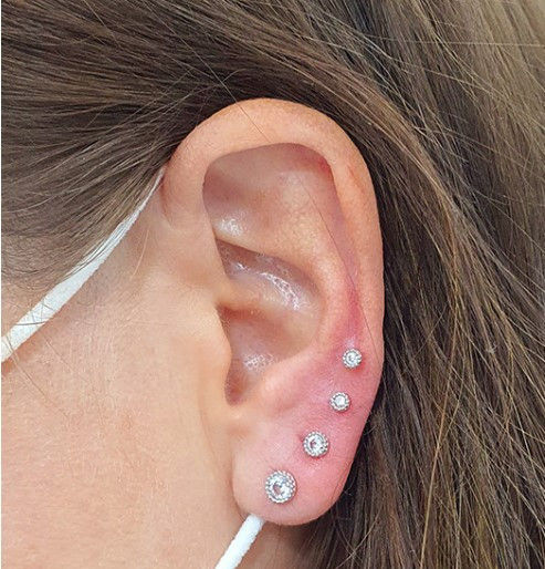 Beaded Edge - Medium Size ear studs in 18K Gold with threaded bell back