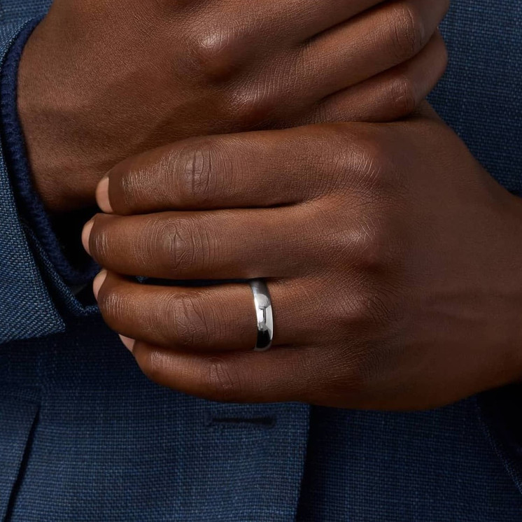 Classic Wedding Bands in 18K Gold For Her (4.5mm)