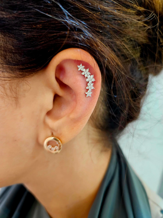 Graduating 5 Flower garland w/cz in 14K