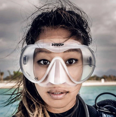 How To Clear Your Flooded Mask While Scuba Diving Underwater - by PADI