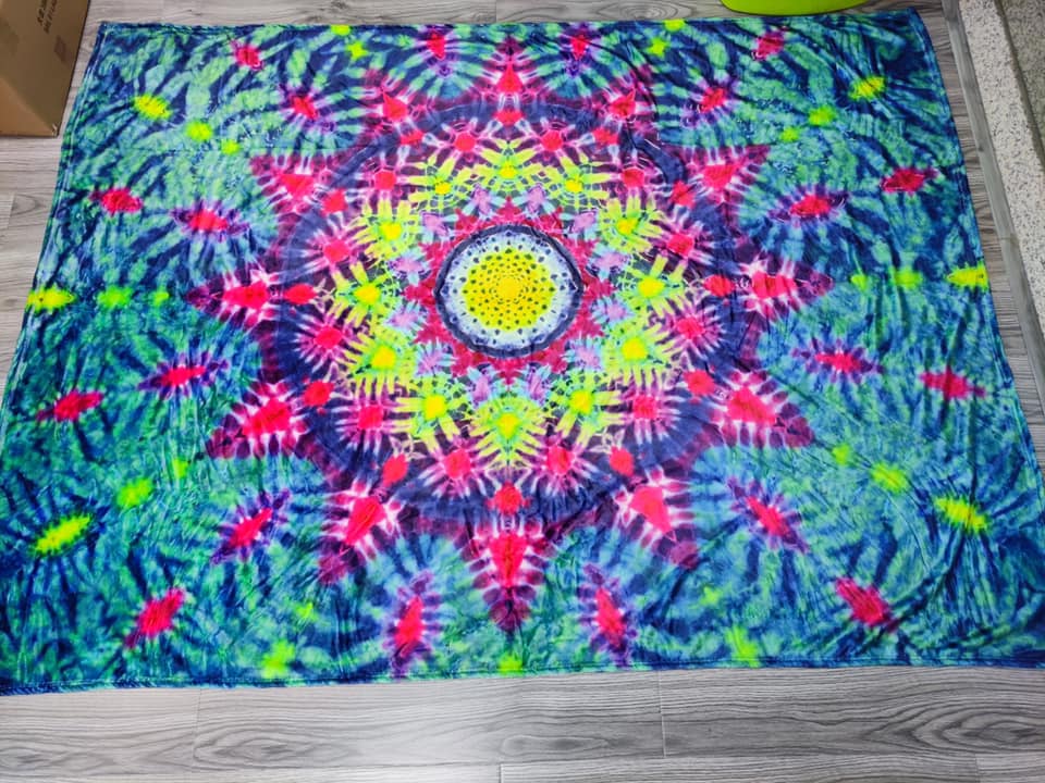 Fleece tie dye blanket