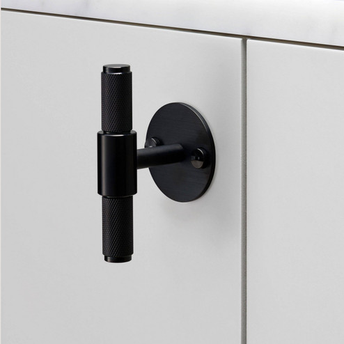 T-Bar in Black (576|UTB-024020)