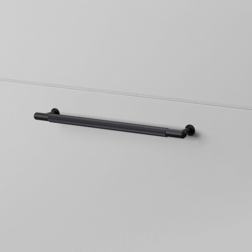 Pull Bar in Black (576|UPB-023969)