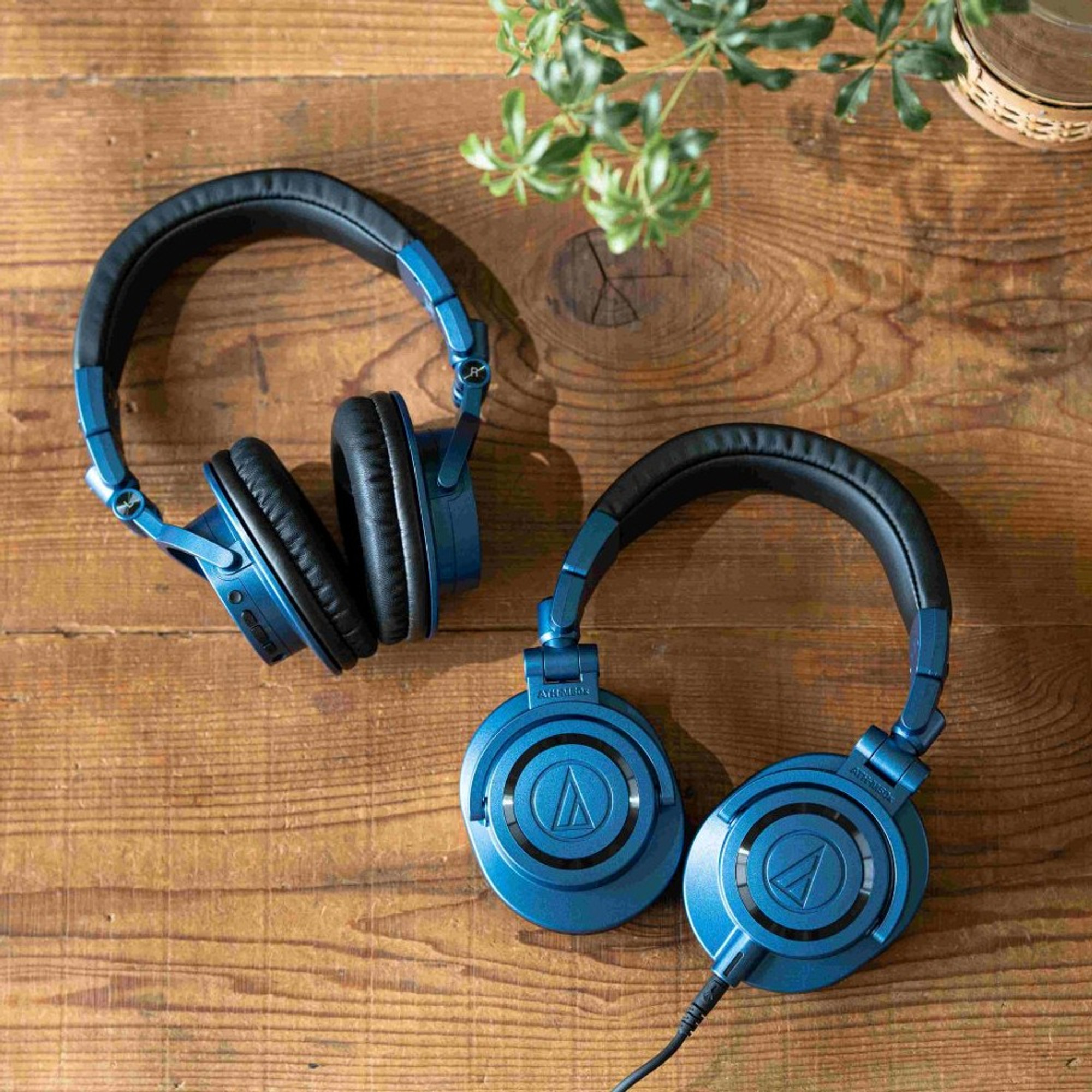 Audio-Technica ATH-M50x Closed-back Studio Monitoring Headphones - Icy  Blue, Limited Edition