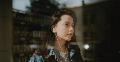 Meze Audio Alba: A Thoughtful Entry into High-Fidelity Portable Listening