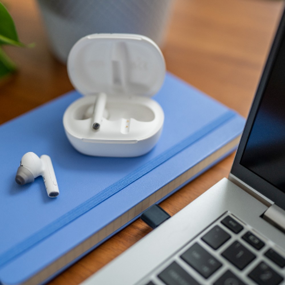 Poly Plantronics Singapore | Poly Plantronics Headsets | Poly