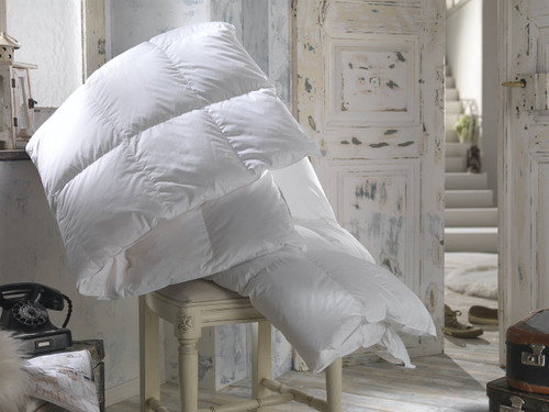 German DUCK Down Comforter / MEDIUM / ALL YEAR / European TWIN / 53" x 79" / 135 x 200cm