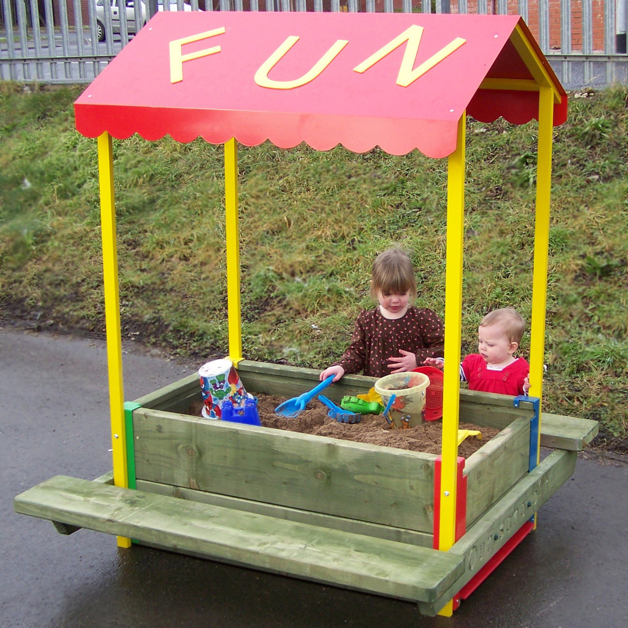 toddler sand pit table