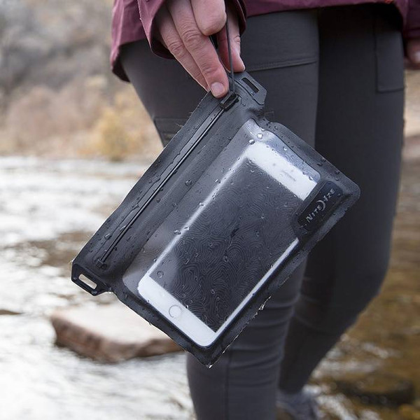 Nite Ize RunOff Waterproof Pocket feature