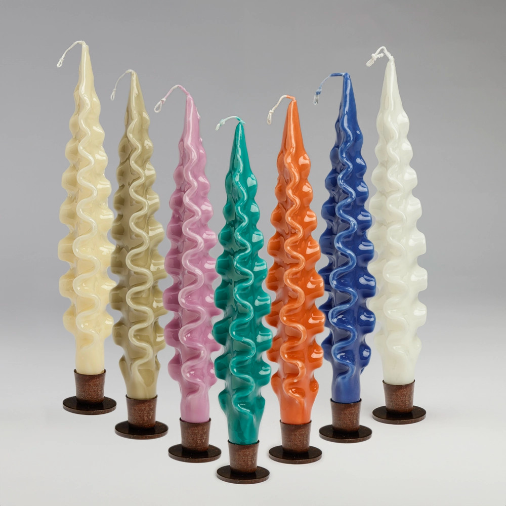 Twist Curved candle - Between The Sheets
